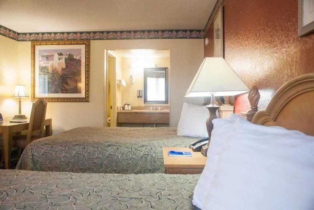Polynesian Inn Saint Cloud Dış mekan fotoğraf